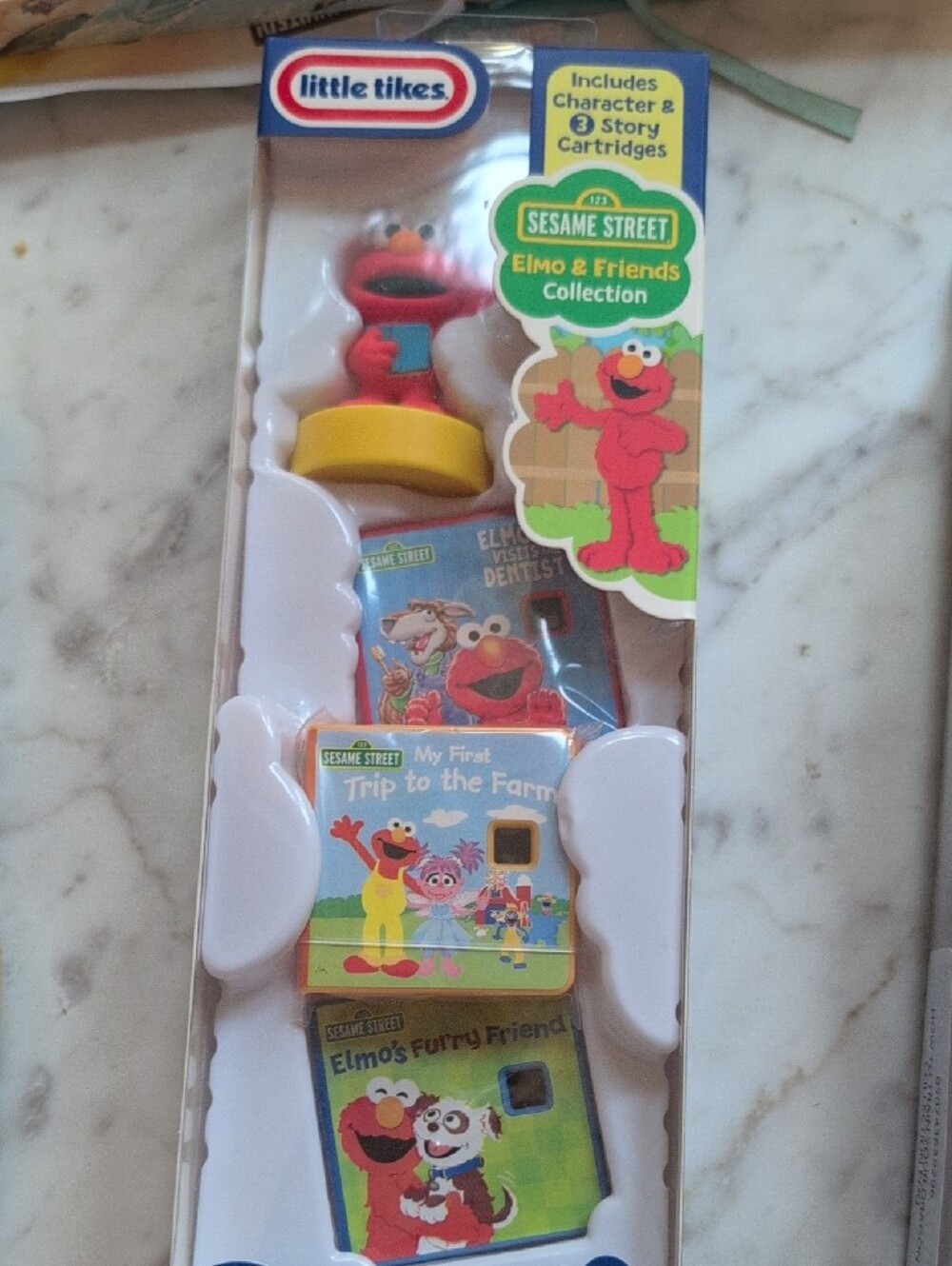 Story Dream Machine - Elmo Red (Sesame Street) Train Your Dragon & Fraggle Rock - Picture 4 of 4